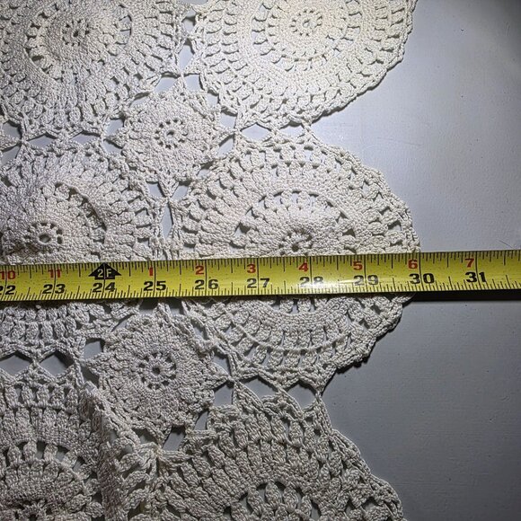 Vtg Crochet White Doily Table Runner grannycore cottagecore 30 by 14 - Picture 4 of 5
